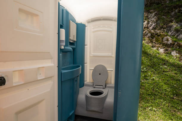 Best Portable restroom trailer rental  in Las Maravillas, NM
